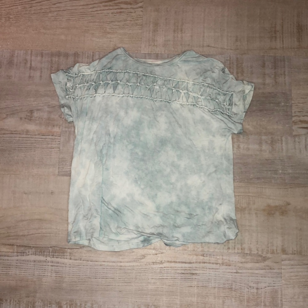 blue american eagle shirt